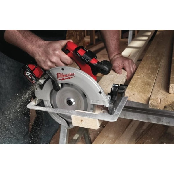 Фото - Циркулярна пила Milwaukee M18 BLCS66-502X (4933464590)