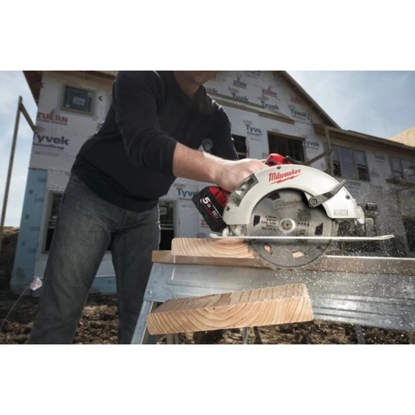 Фото - Циркулярна пила Milwaukee M18 BLCS66-502X (4933464590)