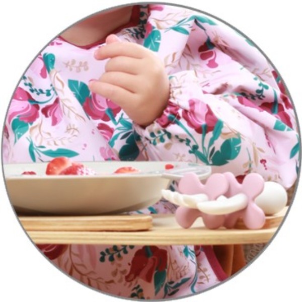 Фото - Нагрудник тканевый BabyOno Цветочки от 2 лет (1477/01)