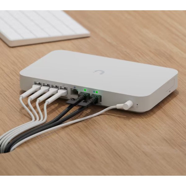 Фото - Маршрутизатор VPN Ubiquiti UCG-FIBER