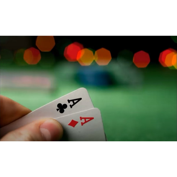 Фото - Настільна гра карткова (12+) Tactic Набір для гри в покер "Техаський холдем" у металевій упаковці (03095)