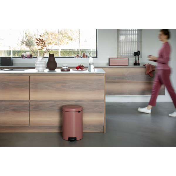 Фото - Бак для мусора с педалью Brabantia Pedal Bin 12 л 304323