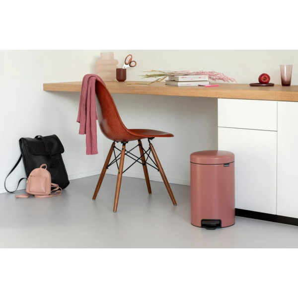 Фото - Бак для мусора с педалью Brabantia Pedal Bin 12 л 304323