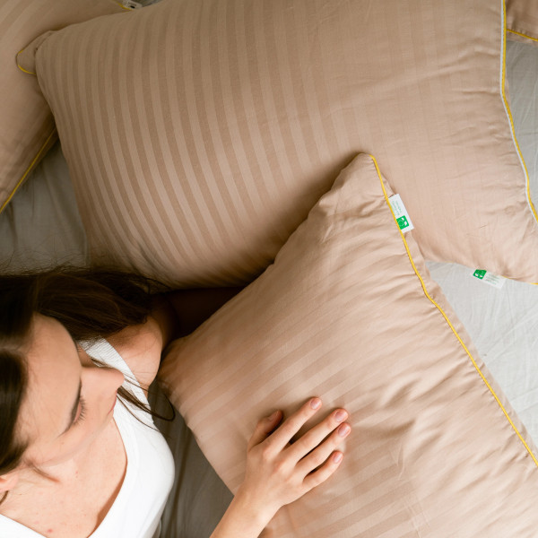 Фото - Подушка стандартна MirSon Carmela Eco-Soft Hand Made 493 70х70 см (2200000625786)