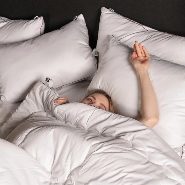 Фото - Подушка стандартная MirSon 1176 DeLuxe Hand Made EcoSilk 70х70 см (2200001515888)