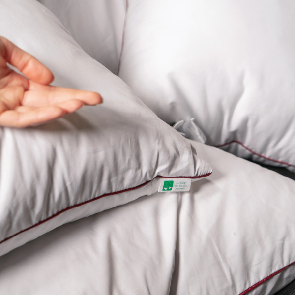 Фото - Подушка стандартна MirSon 1493 DeLuxe memory effekt Середня 50х70 см (2200001540538)