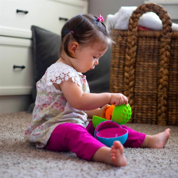 Фото - М'ячик для малюка Fat Brain Toys сенсорна Омбі Oombee Ball Сфери (F230ML)
