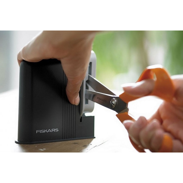Фото - Точилка кухонних ножів Fiskars Functional Form (1000812)
