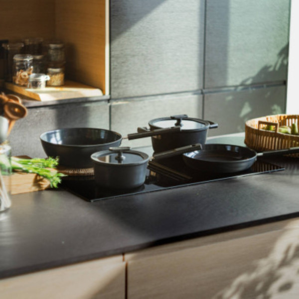 Фото - Сковорода для млинців Fiskars Hard Face 22 см (1075522)