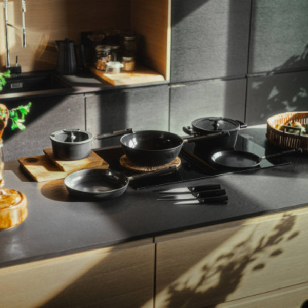 Фото - Сковорода для млинців Fiskars Hard Face 22 см (1075522)