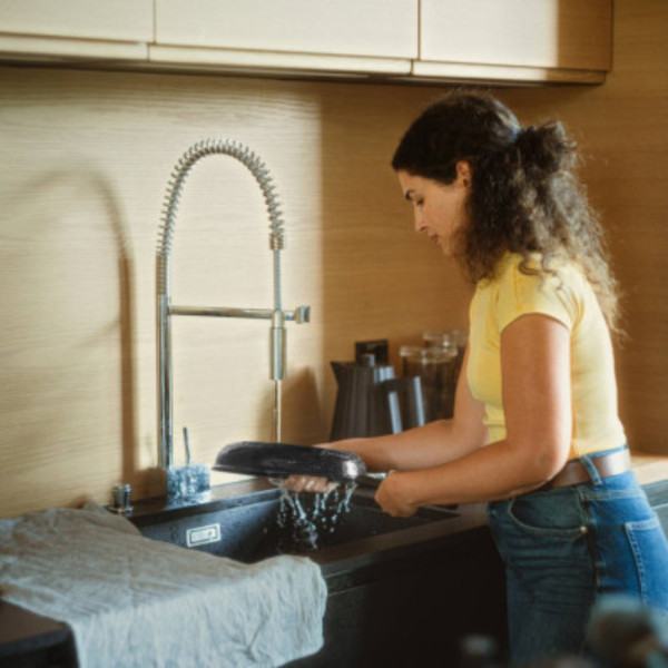 Фото - Сковорода для млинців Fiskars Hard Face 22 см (1075522)