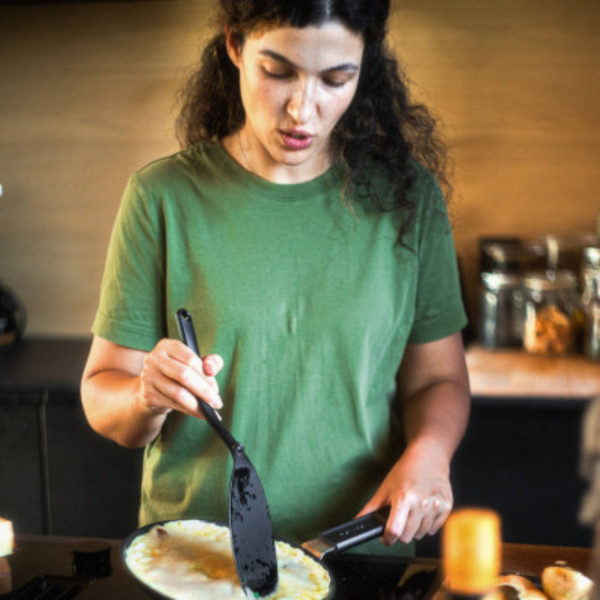 Фото - Сковорода для млинців Fiskars Hard Face 22 см (1075522)