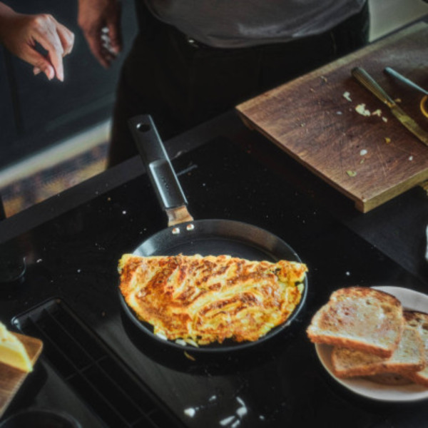 Фото - Сковорода для млинців Fiskars Hard Face 22 см (1075522)