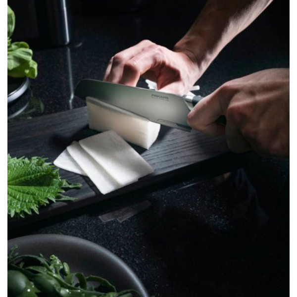 Фото - Ніж сантоку Fiskars Santoku Taiten 16 см (1066831)
