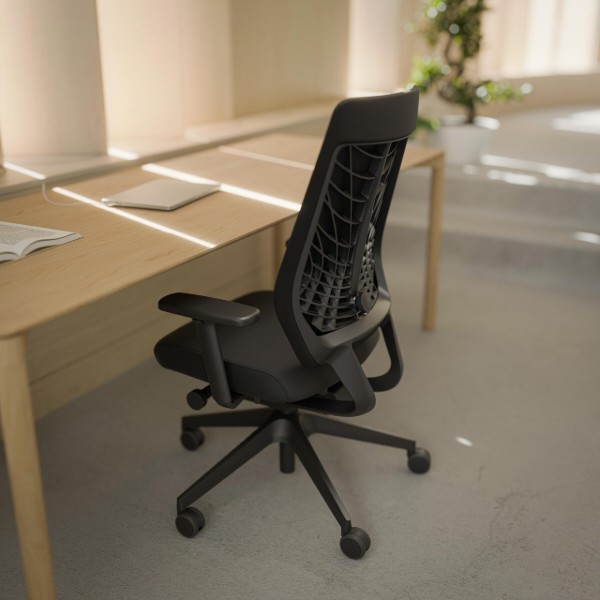 Фото - Кресло офисное Interstuhl JOYCEis3 JC216 ER01/black mesh