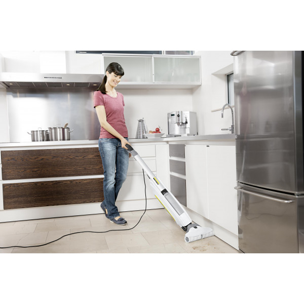 Фото - Пылесос ручной для влажной уборки дома Karcher FC 5 Premium (1.055-560.0)