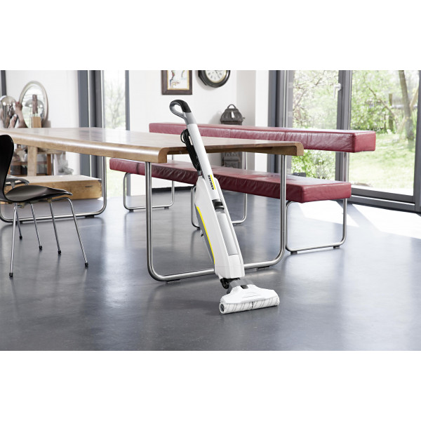 Фото - Пылесос ручной для влажной уборки дома Karcher FC 5 Premium (1.055-560.0)