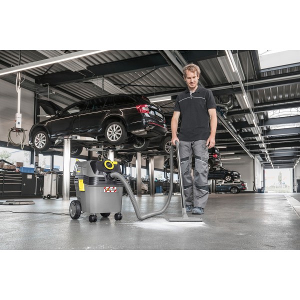 Фото - Пилосос для сухого прибирання без мішка Karcher NT 30/1 Ap L. (1.148-221.0)