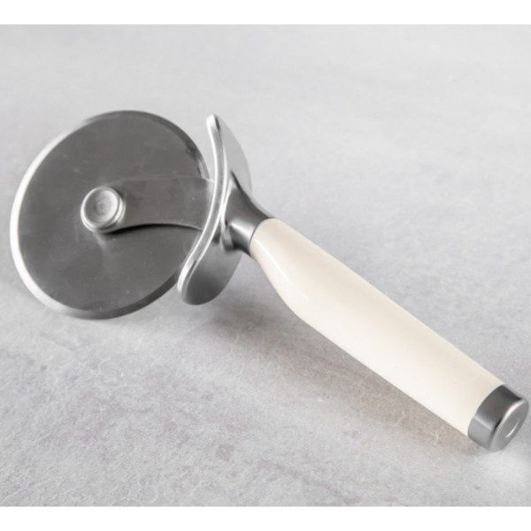 Фото - Нож для пиццы KitchenAid Coreline 22,7 см (KAG113OHACE)
