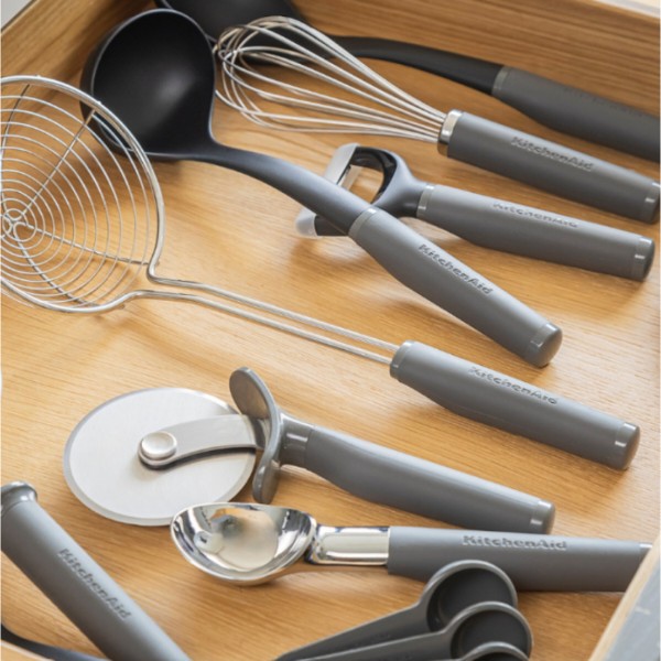Фото - Ніж для піци KitchenAid Coreline 22,7 см (KAS113OHCGG)