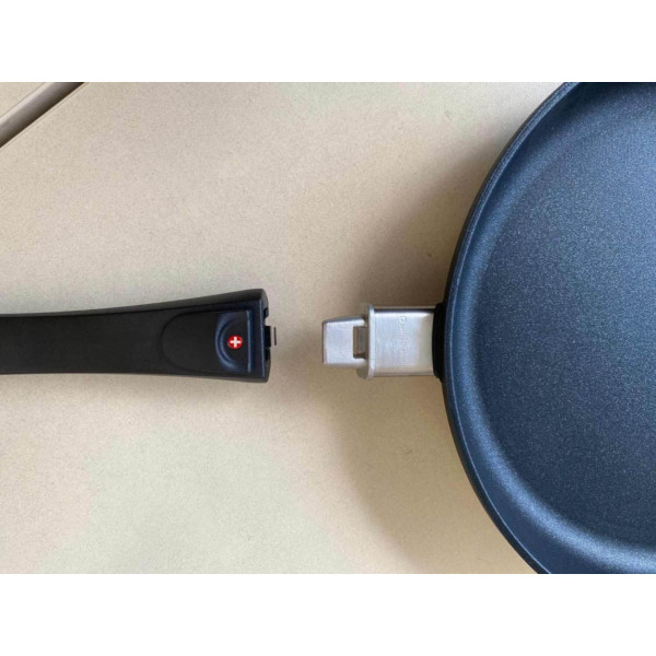 Фото - Сковорода універсальна зі знімною ручкою Swiss Diamond Induction 32 см (XD6432iD)