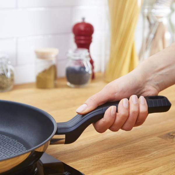 Фото - Сковорода универсальная Tefal G7260544  COMFORT MAX  26 см