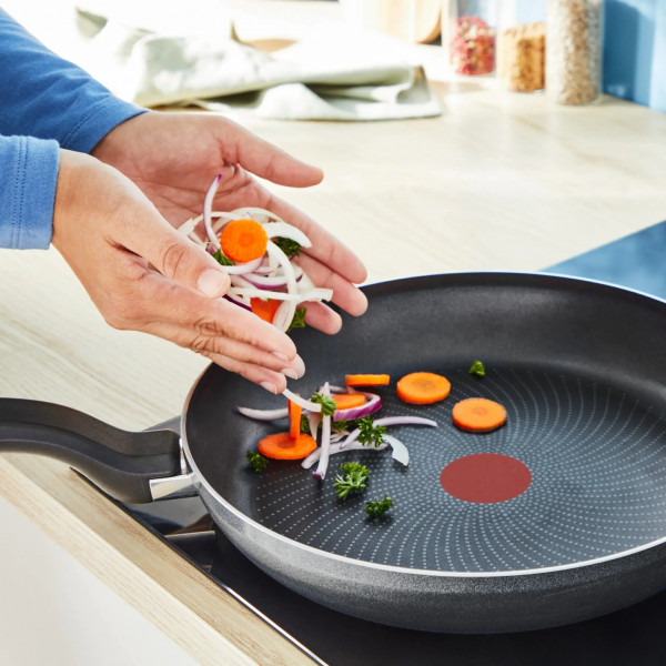 Фото - Сковорода універсальна Tefal H0560542 So'Light 26 см