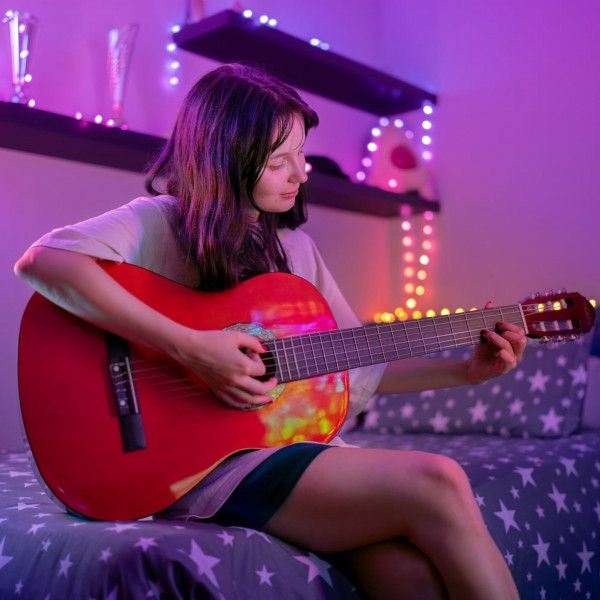 Фото - Гирлянда фигурная Twinkly Strings Star RGB 100 IP20 6м USB-C (TWKS100RGB-T)