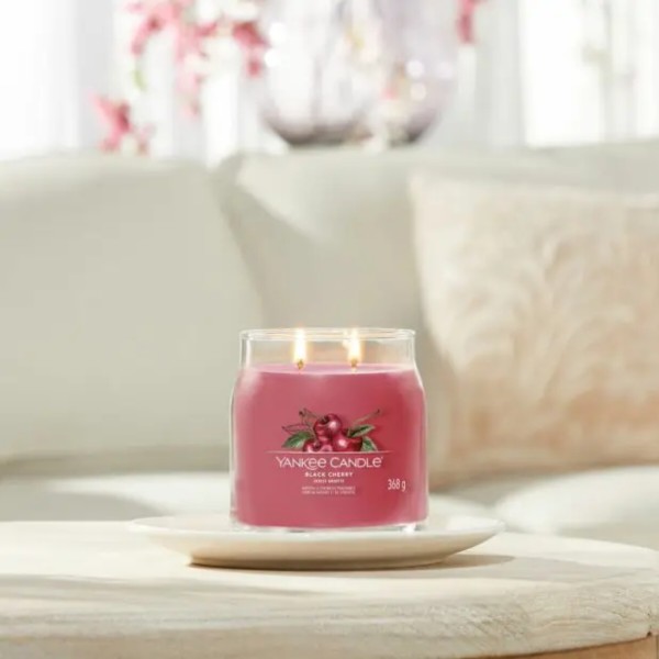 Фото - Свеча стекло Yankee Candle Medium Black Cherry (Черная Вишня) 368 г (1701391E)