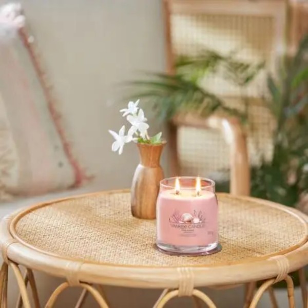 Фото - Свеча стекло Yankee Candle Medium Pink Sands (Розовые Пески) 368 г (1629996E)