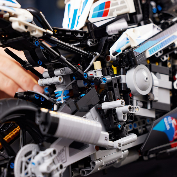 Фото - Конструктор LEGO Technic BMW M 1000 RR (42130)