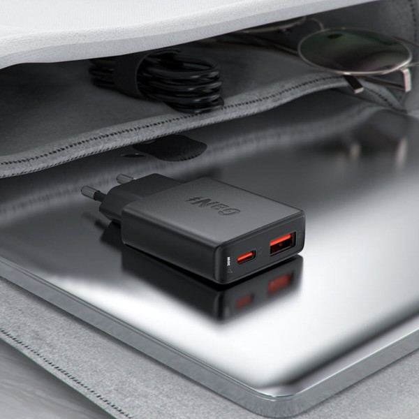 Фото - Сетевое зарядное устройство AceFast 2xUSB 30W (USB-C+USB-A) Gan A69 ultra-thin Fast Charger Black (6974316282709)