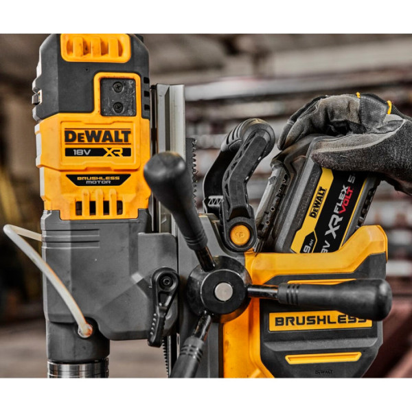 Фото - Станок DeWALT DCD1623N