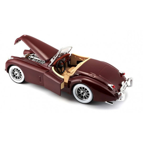 Фото - Коллекционная машинка 1:24 Bburago Jaguar XK 120 (1951) (ассорти вишневый, серебристый, темно-зеленый, 1:24) (18-22018)