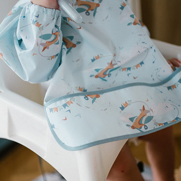 Фото - Нагрудник з клейонки BabyOno з довгим рукавом Літачки (1476/03)