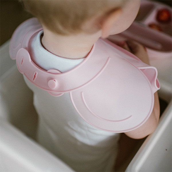 Фото - Нагрудник силіконовий BabyOno з регульованою застібкою Рожевий (1639/02)