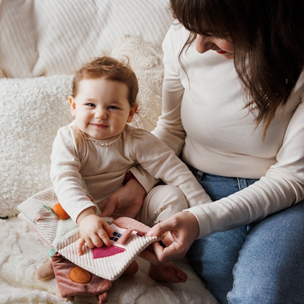 Фото - Книжка-игрушка BabyOno Кролик Каро (1684)