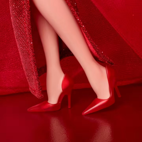 Фото - Коллекционная кукла Barbie «Ruby Red» к 80-летию Mattel — блондинка (JBJ17)