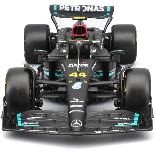 Фото - Коллекционная машинка 1:24 Bburago MERCEDES-AMG PETRONAS F1 W15 (2024) (1:24) (18-28069 (#44))