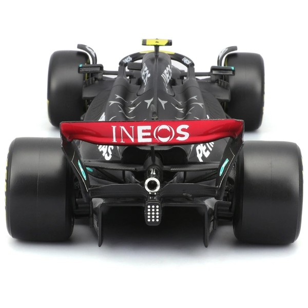 Фото - Коллекционная машинка 1:24 Bburago MERCEDES-AMG PETRONAS F1 W15 (2024) (1:24) (18-28069 (#44))