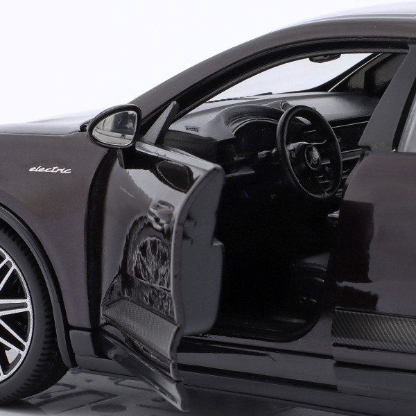 Фото - Колекційна машинка 1:24 Bburago PORSCHE MACAN 4 ELECTRIC Black (18-21114)