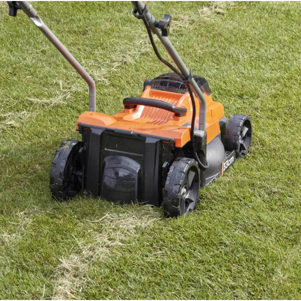 Фото - Газонокосилка аккумуляторная Black&Decker BCMW3318L2