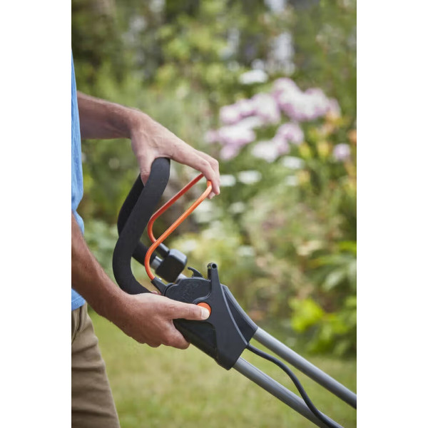 Фото - Газонокосилка аккумуляторная Black&Decker BCMW3318L2