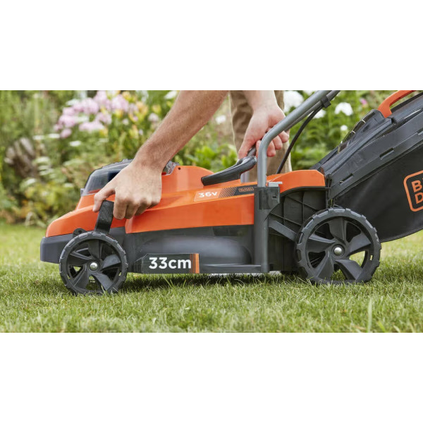 Фото - Газонокосарка акумуляторна Black&Decker BCMW3336L2