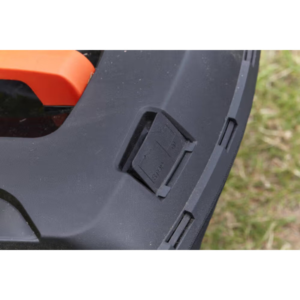 Фото - Газонокосарка акумуляторна Black&Decker BCMW3336L2