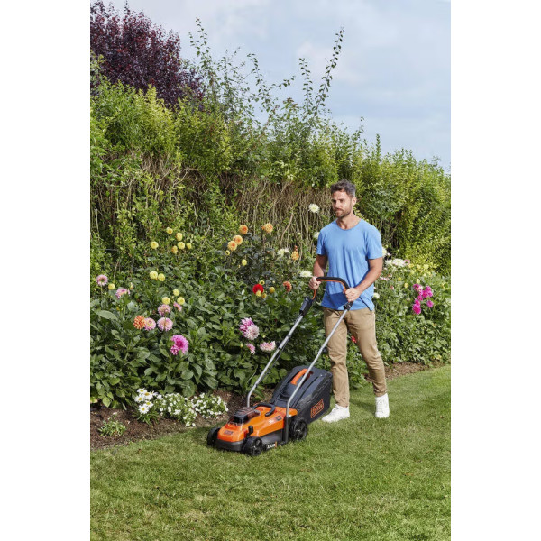 Фото - Газонокосарка акумуляторна Black&Decker BCMW3336L2