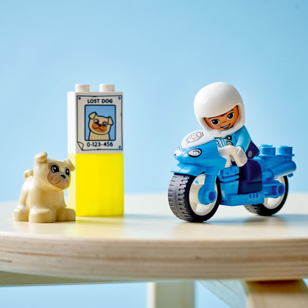 Фото - Конструктор LEGO DUPLO Town Поліцейський мотоцикл (10967)