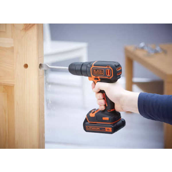 Фото - Дрель-шуруповерт Black&Decker BDCD18