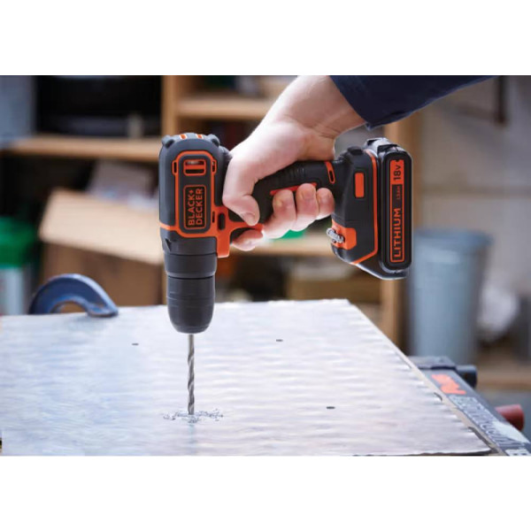 Фото - Дрель-шуруповерт Black&Decker BDCD18