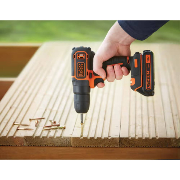 Фото - Дрель-шуруповерт Black&Decker BDCD18